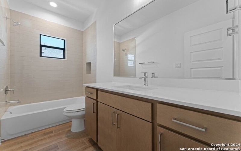 914 N Olive #101, San Antonio, TX 78202, 3 Habitaciones Habitaciones , ,2 BañosBaños,Residential,En Venta,914 N Olive #101,1781485