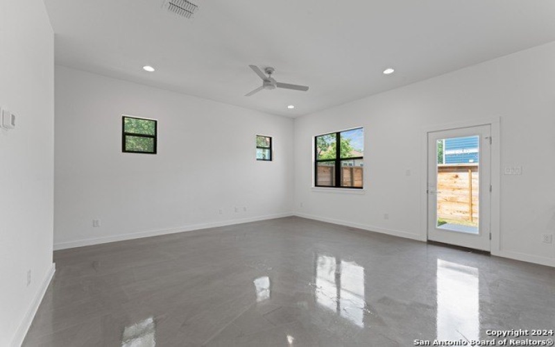 914 N Olive #101, San Antonio, TX 78202, 3 Habitaciones Habitaciones , ,2 BañosBaños,Residential,En Venta,914 N Olive #101,1781485