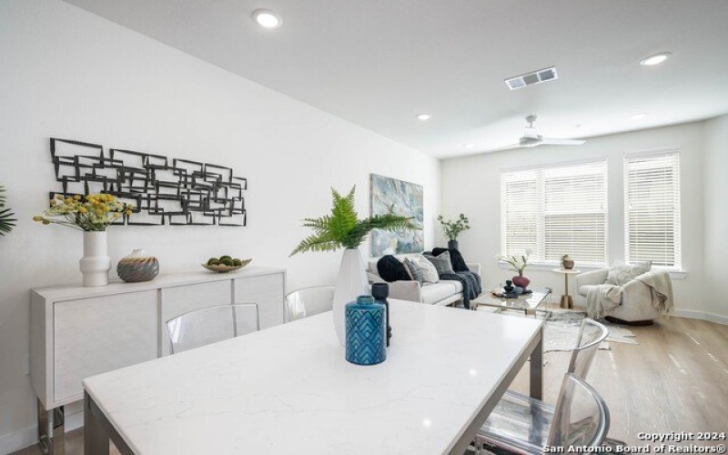 719 E Locust St #4102, San Antonio, TX 78212, 3 Habitaciones Habitaciones , ,2 BañosBaños,Residential,En Venta,719 E Locust St,0,1783707