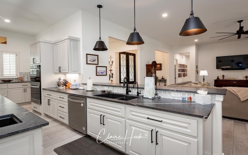 6800 Castle Wood Dr, Midland, TX 79707, 5 Bedrooms Bedrooms, ,3 BathroomsBathrooms,Residential,For Sale,6800 Castle Wood Dr,50081754