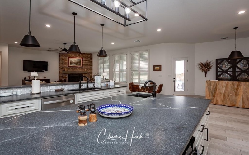 6800 Castle Wood Dr, Midland, TX 79707, 5 Bedrooms Bedrooms, ,3 BathroomsBathrooms,Residential,For Sale,6800 Castle Wood Dr,50081754