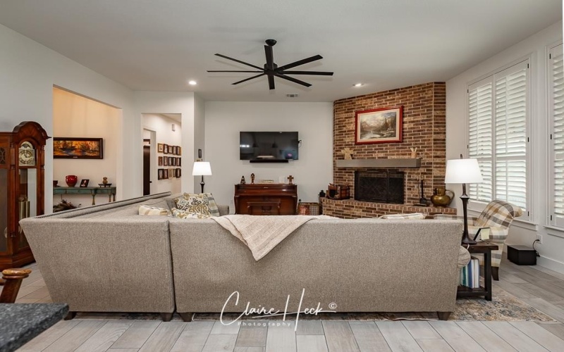 6800 Castle Wood Dr, Midland, TX 79707, 5 Bedrooms Bedrooms, ,3 BathroomsBathrooms,Residential,For Sale,6800 Castle Wood Dr,50081754
