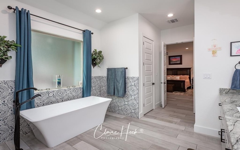 6800 Castle Wood Dr, Midland, TX 79707, 5 Bedrooms Bedrooms, ,3 BathroomsBathrooms,Residential,For Sale,6800 Castle Wood Dr,50081754