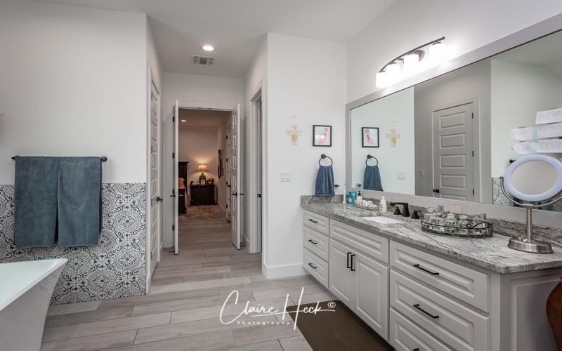6800 Castle Wood Dr, Midland, TX 79707, 5 Bedrooms Bedrooms, ,3 BathroomsBathrooms,Residential,For Sale,6800 Castle Wood Dr,50081754