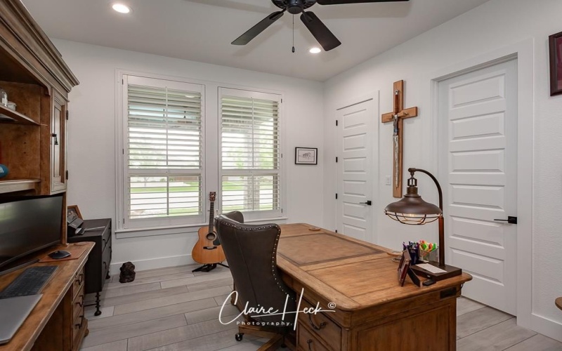 6800 Castle Wood Dr, Midland, TX 79707, 5 Bedrooms Bedrooms, ,3 BathroomsBathrooms,Residential,For Sale,6800 Castle Wood Dr,50081754