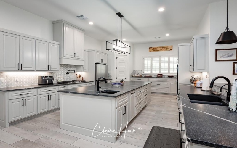 6800 Castle Wood Dr, Midland, TX 79707, 5 Bedrooms Bedrooms, ,3 BathroomsBathrooms,Residential,For Sale,6800 Castle Wood Dr,50081754