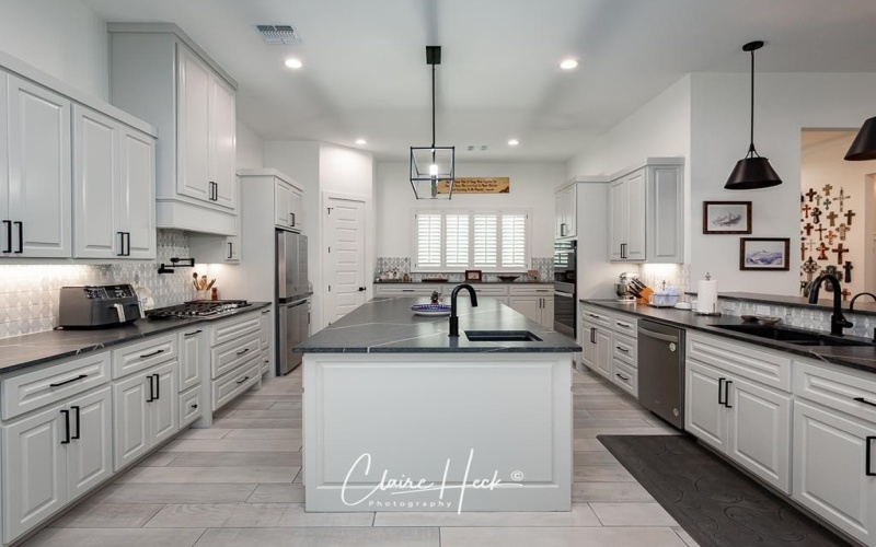 6800 Castle Wood Dr, Midland, TX 79707, 5 Bedrooms Bedrooms, ,3 BathroomsBathrooms,Residential,For Sale,6800 Castle Wood Dr,50081754