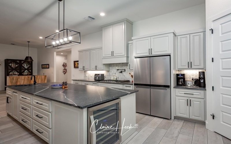6800 Castle Wood Dr, Midland, TX 79707, 5 Bedrooms Bedrooms, ,3 BathroomsBathrooms,Residential,For Sale,6800 Castle Wood Dr,50081754