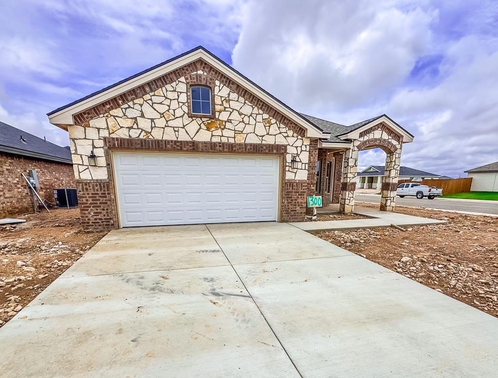 1300 Loess St., Midland, TX 79705, 4 Bedrooms Bedrooms, ,2 BathroomsBathrooms,Residential,For Sale,1300 Loess St.,50081884