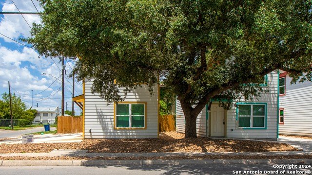 631 E Carolina St #1, San Antonio, TX 78210-1814, 2 Bedrooms Bedrooms, ,1 BathroomBathrooms,Residential,For Sale,631 E Carolina St,1793249