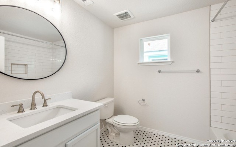 631 E Carolina St #1, San Antonio, TX 78210-1814, 2 Bedrooms Bedrooms, ,1 BathroomBathrooms,Residential,For Sale,631 E Carolina St,1793249