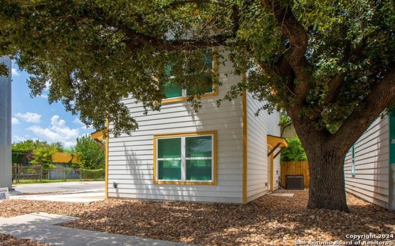 631 E Carolina St #1, San Antonio, TX 78210-1814, 2 Bedrooms Bedrooms, ,1 BathroomBathrooms,Residential,For Sale,631 E Carolina St,1793249