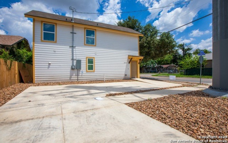 631 E Carolina St #1, San Antonio, TX 78210-1814, 2 Bedrooms Bedrooms, ,1 BathroomBathrooms,Residential,For Sale,631 E Carolina St,1793249