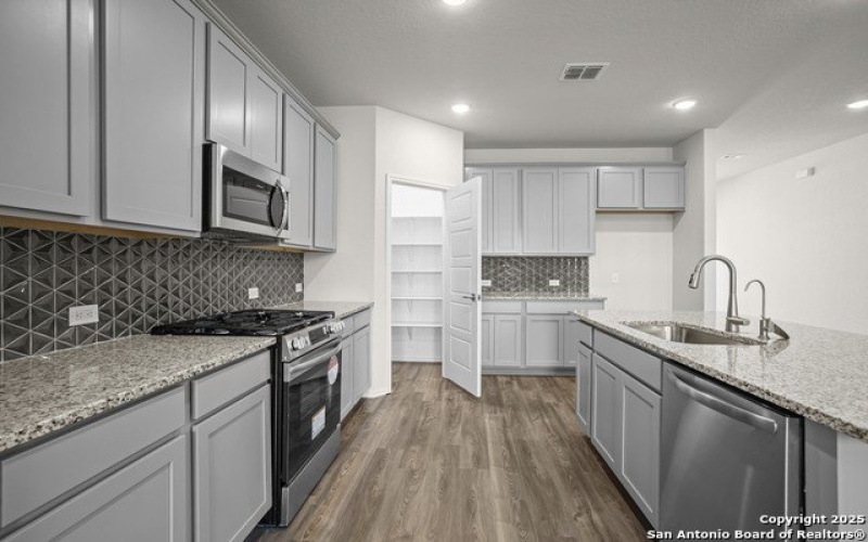 3421 Meteor Night, Converse, TX 78109, 3 Habitaciones Habitaciones , ,2 BañosBaños,Residential,En Venta,3421 Meteor Night,1830745