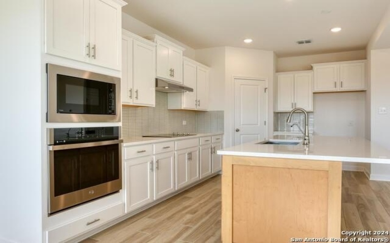 263 Ainslie Street W, Castroville, TX 78009, 3 Bedrooms Bedrooms, ,2 BathroomsBathrooms,Residential,For Sale,263 Ainslie Street W,1814636