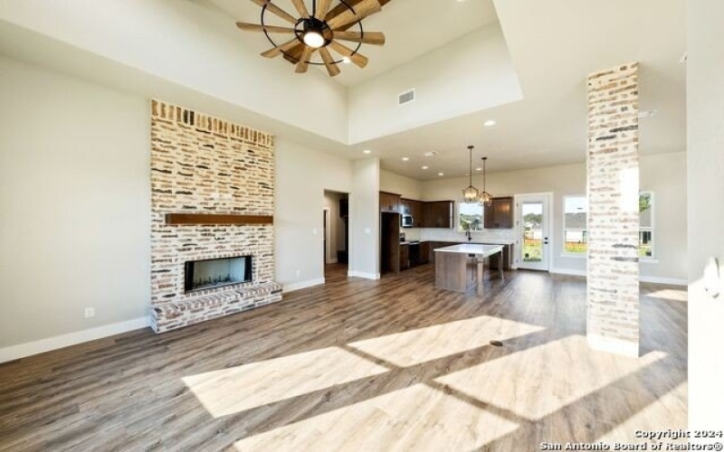 124 E Magnolia Cir, La Vernia, TX 78121, 4 Habitaciones Habitaciones , ,2 BañosBaños,Residential,En Venta,124 E Magnolia Cir,1832220