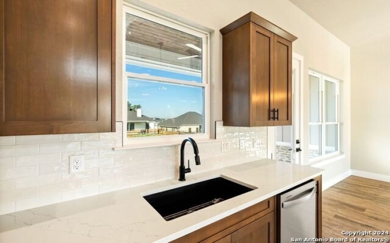 124 E Magnolia Cir, La Vernia, TX 78121, 4 Habitaciones Habitaciones , ,2 BañosBaños,Residential,En Venta,124 E Magnolia Cir,1832220