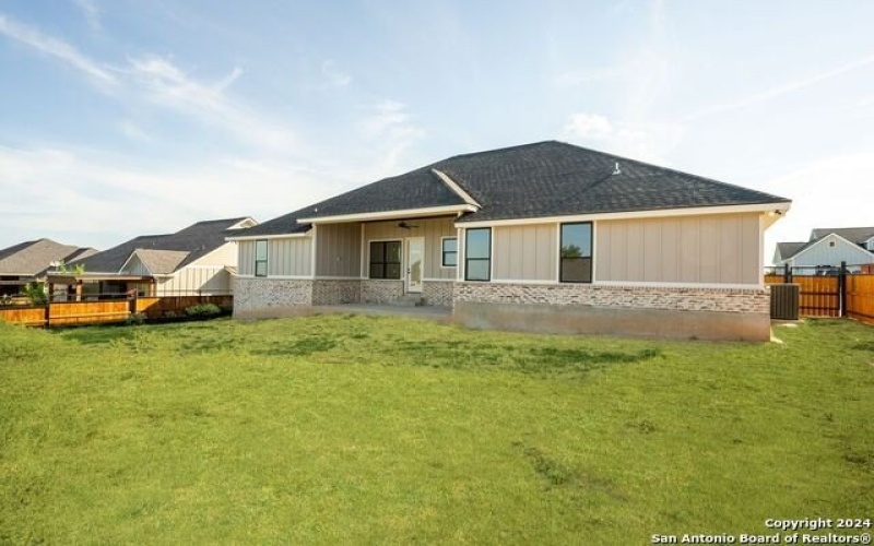 124 E Magnolia Cir, La Vernia, TX 78121, 4 Habitaciones Habitaciones , ,2 BañosBaños,Residential,En Venta,124 E Magnolia Cir,1832220