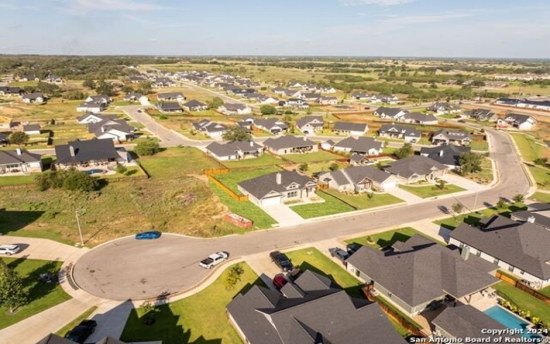 124 E Magnolia Cir, La Vernia, TX 78121, 4 Habitaciones Habitaciones , ,2 BañosBaños,Residential,En Venta,124 E Magnolia Cir,1832220