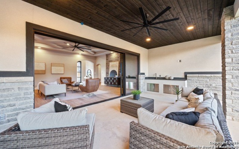 1758 PARADISE PKWY, Canyon Lake, TX 78133, 4 Habitaciones Habitaciones , ,3 BañosBaños,Residential,En Venta,1758 PARADISE PKWY,1832305