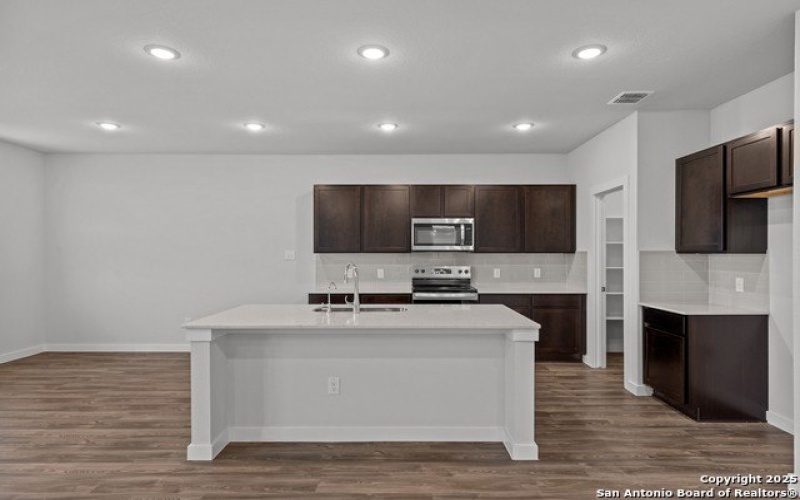 12542 Spike Heights, San Antonio, TX 78245, 4 Habitaciones Habitaciones , ,3 BañosBaños,Residential,En Venta,12542 Spike Heights,1816337