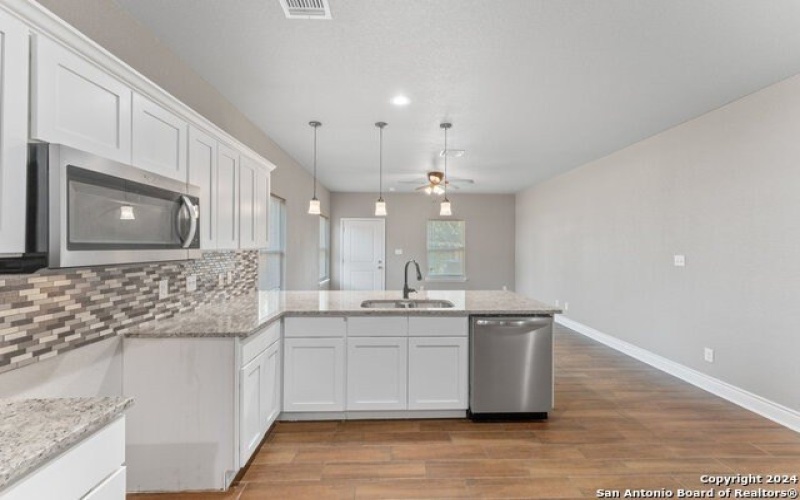 401 AUBREY ST, Natalia, TX 78059, ,5 BathroomsBathrooms,Residential Multi Family,For Sale,401 AUBREY ST,0,1816921