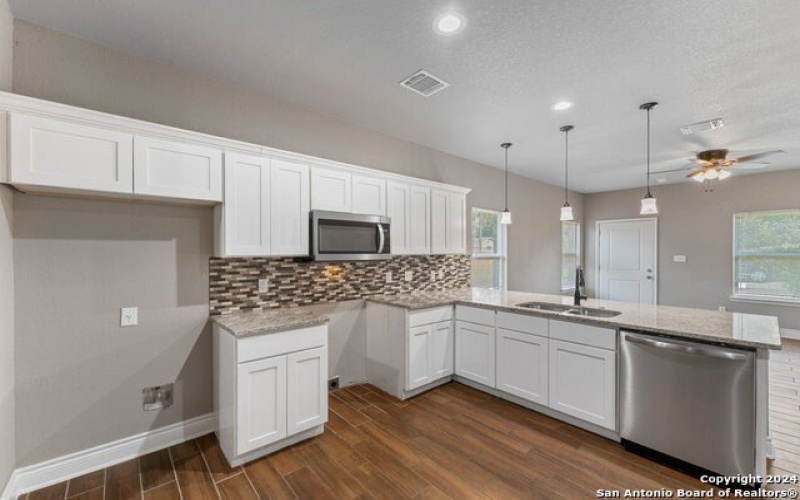 401 AUBREY ST, Natalia, TX 78059, ,5 BathroomsBathrooms,Residential Multi Family,For Sale,401 AUBREY ST,0,1816921