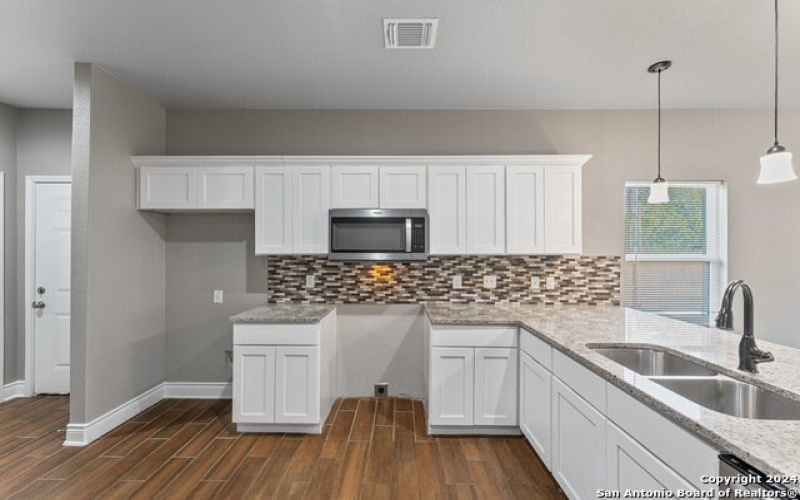 401 AUBREY ST, Natalia, TX 78059, ,5 BathroomsBathrooms,Residential Multi Family,For Sale,401 AUBREY ST,0,1816921