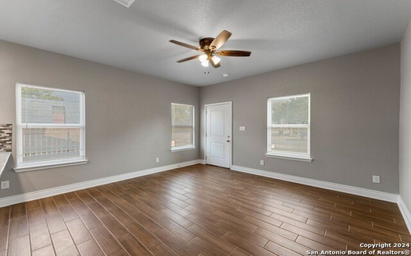 401 AUBREY ST, Natalia, TX 78059, ,5 BathroomsBathrooms,Residential Multi Family,For Sale,401 AUBREY ST,0,1816921