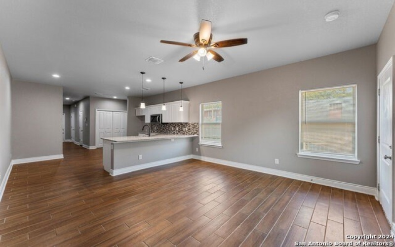 401 AUBREY ST, Natalia, TX 78059, ,5 BathroomsBathrooms,Residential Multi Family,For Sale,401 AUBREY ST,0,1816921