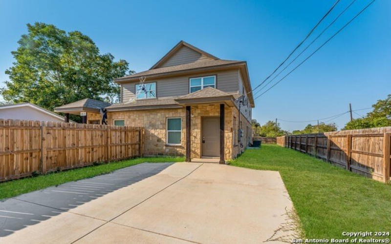 401 AUBREY ST, Natalia, TX 78059, ,5 BathroomsBathrooms,Residential Multi Family,For Sale,401 AUBREY ST,0,1816921