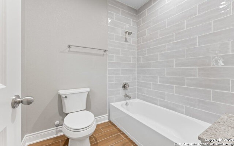 401 AUBREY ST, Natalia, TX 78059, ,5 BathroomsBathrooms,Residential Multi Family,For Sale,401 AUBREY ST,0,1816921