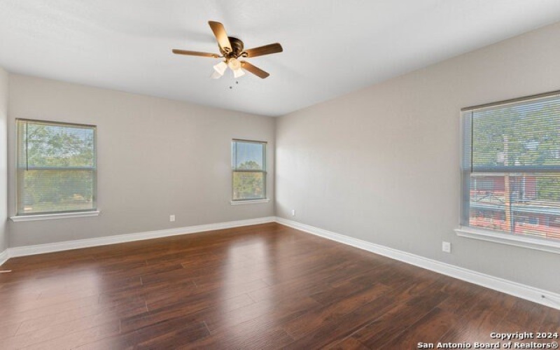401 AUBREY ST, Natalia, TX 78059, ,5 BathroomsBathrooms,Residential Multi Family,For Sale,401 AUBREY ST,0,1816921