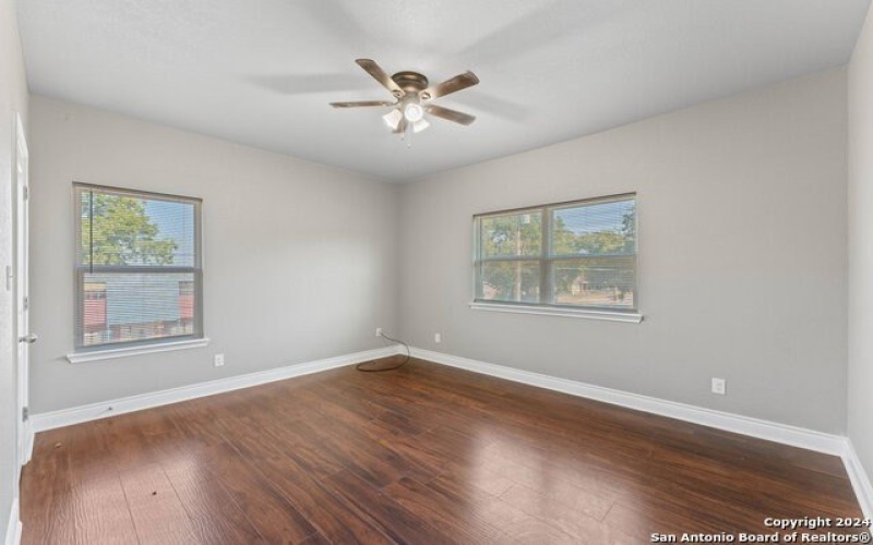 401 AUBREY ST, Natalia, TX 78059, ,5 BathroomsBathrooms,Residential Multi Family,For Sale,401 AUBREY ST,0,1816921