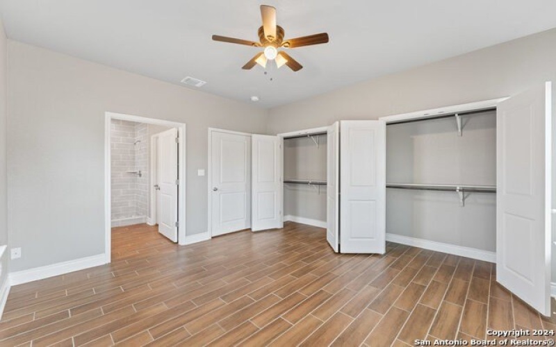 401 AUBREY ST, Natalia, TX 78059, ,5 BathroomsBathrooms,Residential Multi Family,For Sale,401 AUBREY ST,0,1816921