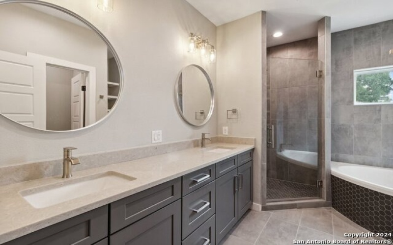 159 E DAVIS CT #102, San Antonio, TX 78209-6342, 3 Habitaciones Habitaciones , ,3 BañosBaños,Residential,En Venta,159 E DAVIS CT,0,1818180