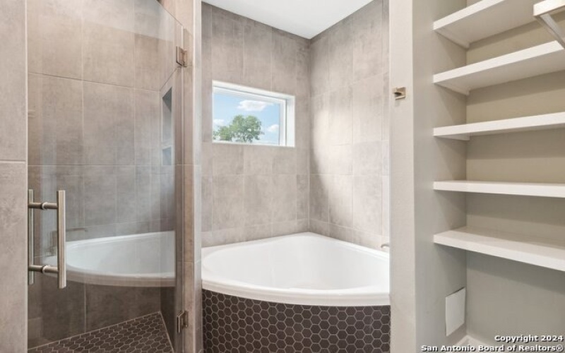 159 E DAVIS CT #102, San Antonio, TX 78209-6342, 3 Habitaciones Habitaciones , ,3 BañosBaños,Residential,En Venta,159 E DAVIS CT,0,1818180