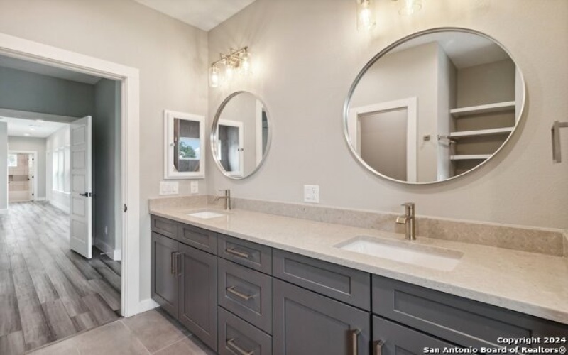 159 E DAVIS CT #102, San Antonio, TX 78209-6342, 3 Habitaciones Habitaciones , ,3 BañosBaños,Residential,En Venta,159 E DAVIS CT,0,1818180