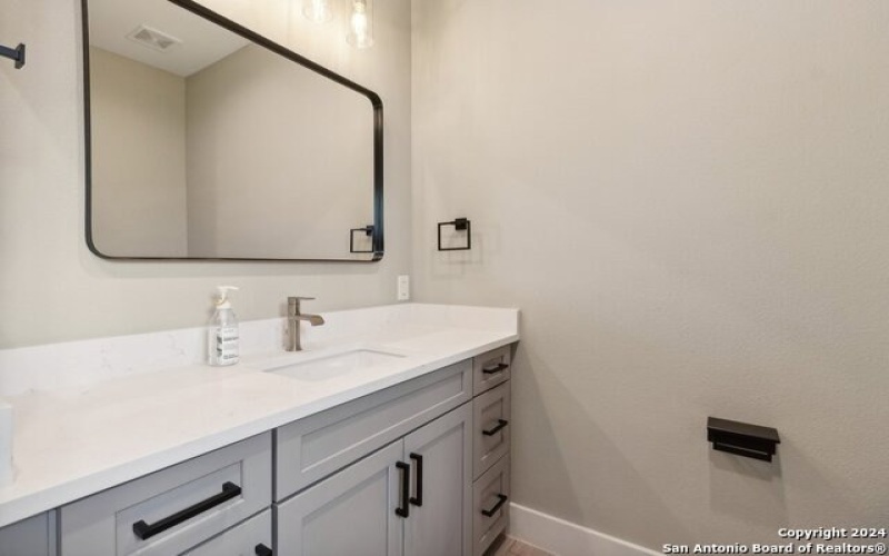 159 E DAVIS CT #102, San Antonio, TX 78209-6342, 3 Habitaciones Habitaciones , ,3 BañosBaños,Residential,En Venta,159 E DAVIS CT,0,1818180