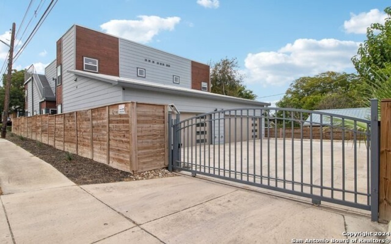 159 E DAVIS CT #102, San Antonio, TX 78209-6342, 3 Habitaciones Habitaciones , ,3 BañosBaños,Residential,En Venta,159 E DAVIS CT,0,1818180