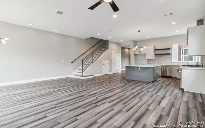 159 E DAVIS CT #102, San Antonio, TX 78209-6342, 3 Habitaciones Habitaciones , ,3 BañosBaños,Residential,En Venta,159 E DAVIS CT,0,1818180