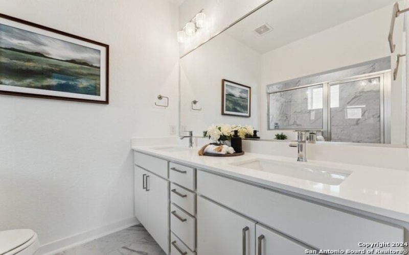 1735 W Gramercy Pl #302, San Antonio, TX 78201-5099, 2 Habitaciones Habitaciones , ,2 BañosBaños,Residential,En Venta,1735 W Gramercy Pl #302,0,1821283