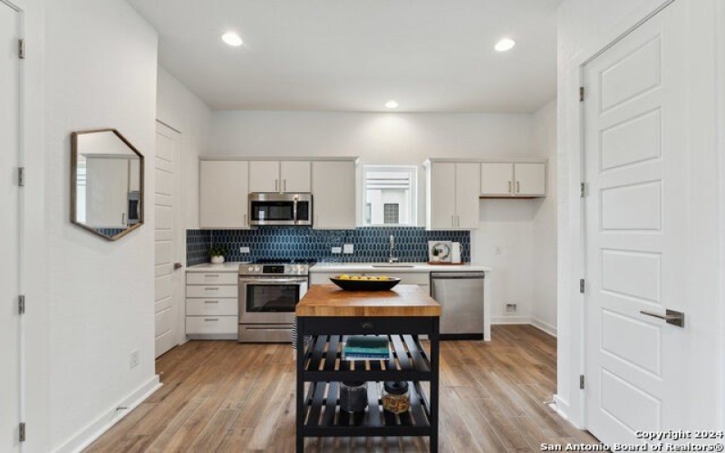 1735 W Gramercy Pl #302, San Antonio, TX 78201-5099, 2 Habitaciones Habitaciones , ,2 BañosBaños,Residential,En Venta,1735 W Gramercy Pl #302,0,1821283