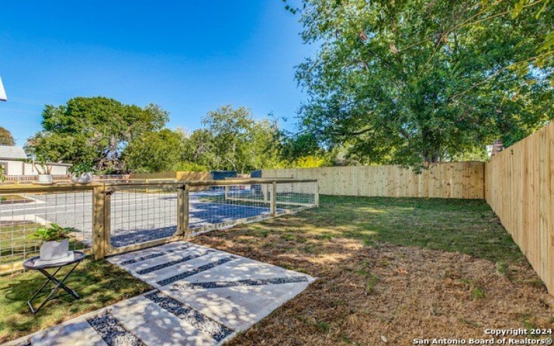 1012 N CHERRY ST, San Antonio, TX 78202, 3 Habitaciones Habitaciones , ,2 BañosBaños,Residential,En Venta,1012 N CHERRY ST,1823719