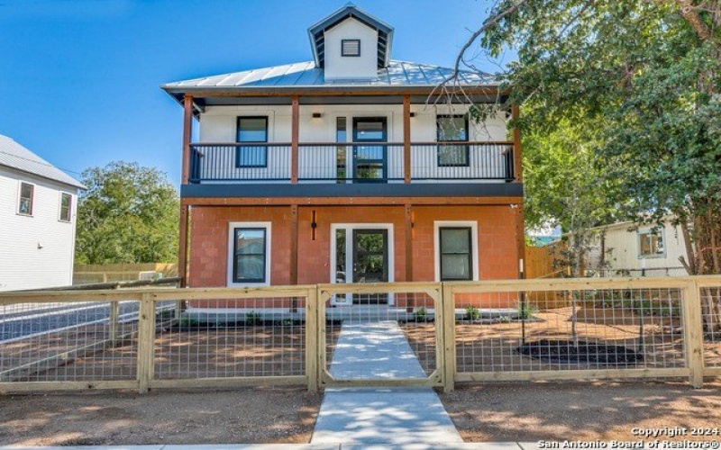 1012 N CHERRY ST, San Antonio, TX 78202, 3 Habitaciones Habitaciones , ,2 BañosBaños,Residential,En Venta,1012 N CHERRY ST,1823719