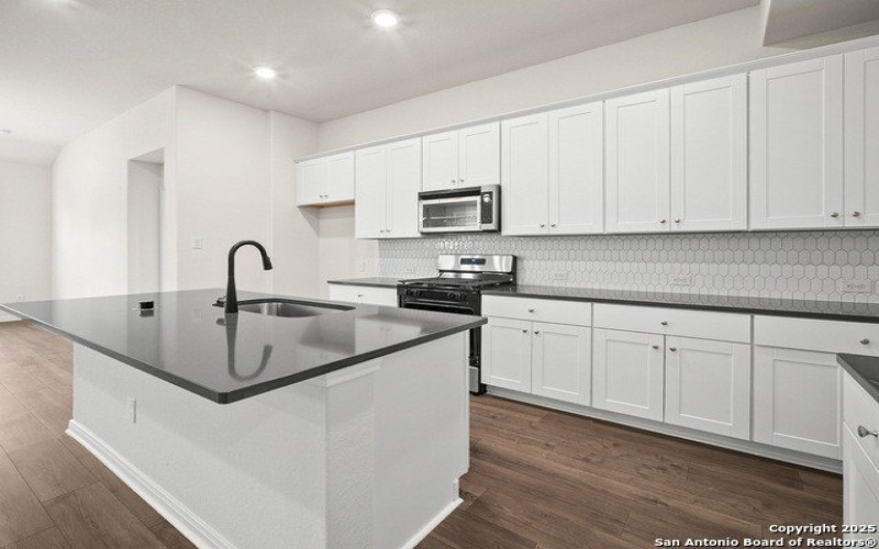 6822 Comanche Post, San Antonio, TX 78233, 5 Bedrooms Bedrooms, ,3 BathroomsBathrooms,Residential,For Sale,6822 Comanche Post,0,1838104