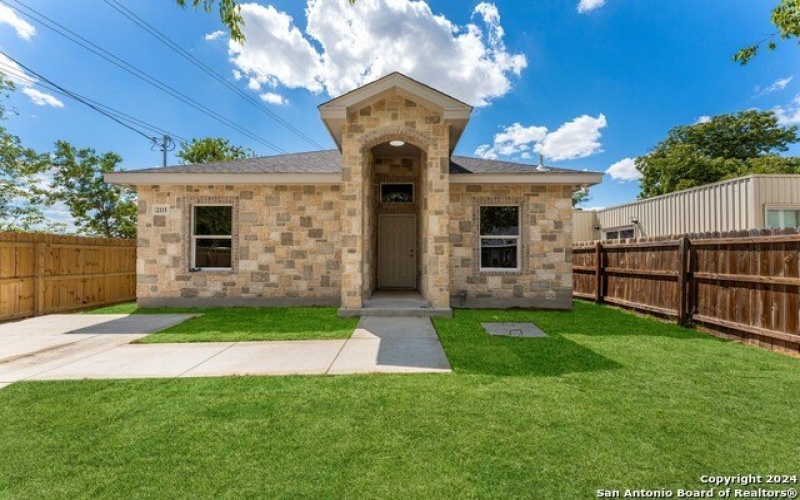 2115 SW 19TH ST, San Antonio, TX 78207, 3 Habitaciones Habitaciones , ,2 BañosBaños,Residential,En Venta,2115 SW 19TH ST,0,1838357