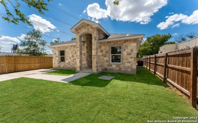 2115 SW 19TH ST, San Antonio, TX 78207, 3 Habitaciones Habitaciones , ,2 BañosBaños,Residential,En Venta,2115 SW 19TH ST,0,1838357