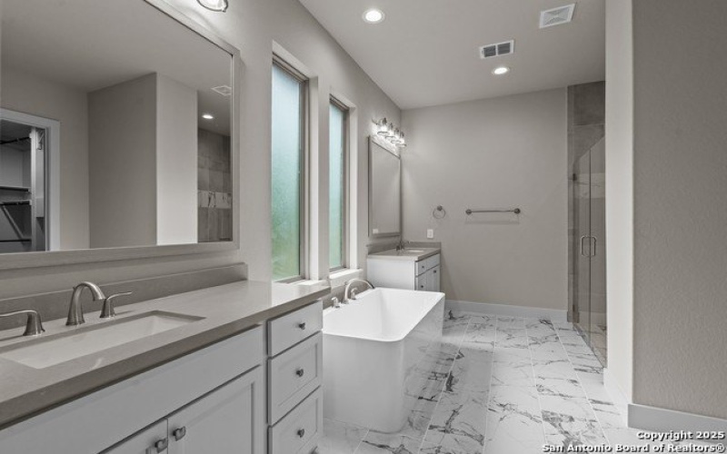 127 Alonzo, Boerne, TX 78006, 5 Bedrooms Bedrooms, ,6 BathroomsBathrooms,Residential,For Sale,127 Alonzo,0,1838487