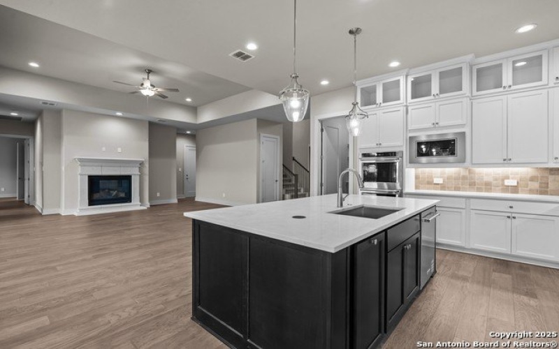 127 Alonzo, Boerne, TX 78006, 5 Bedrooms Bedrooms, ,6 BathroomsBathrooms,Residential,For Sale,127 Alonzo,0,1838487